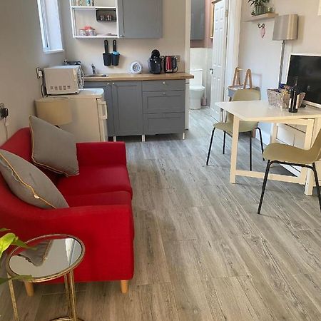 Hugo Mews Bright Studio Apartment Μπρέι Εξωτερικό φωτογραφία
