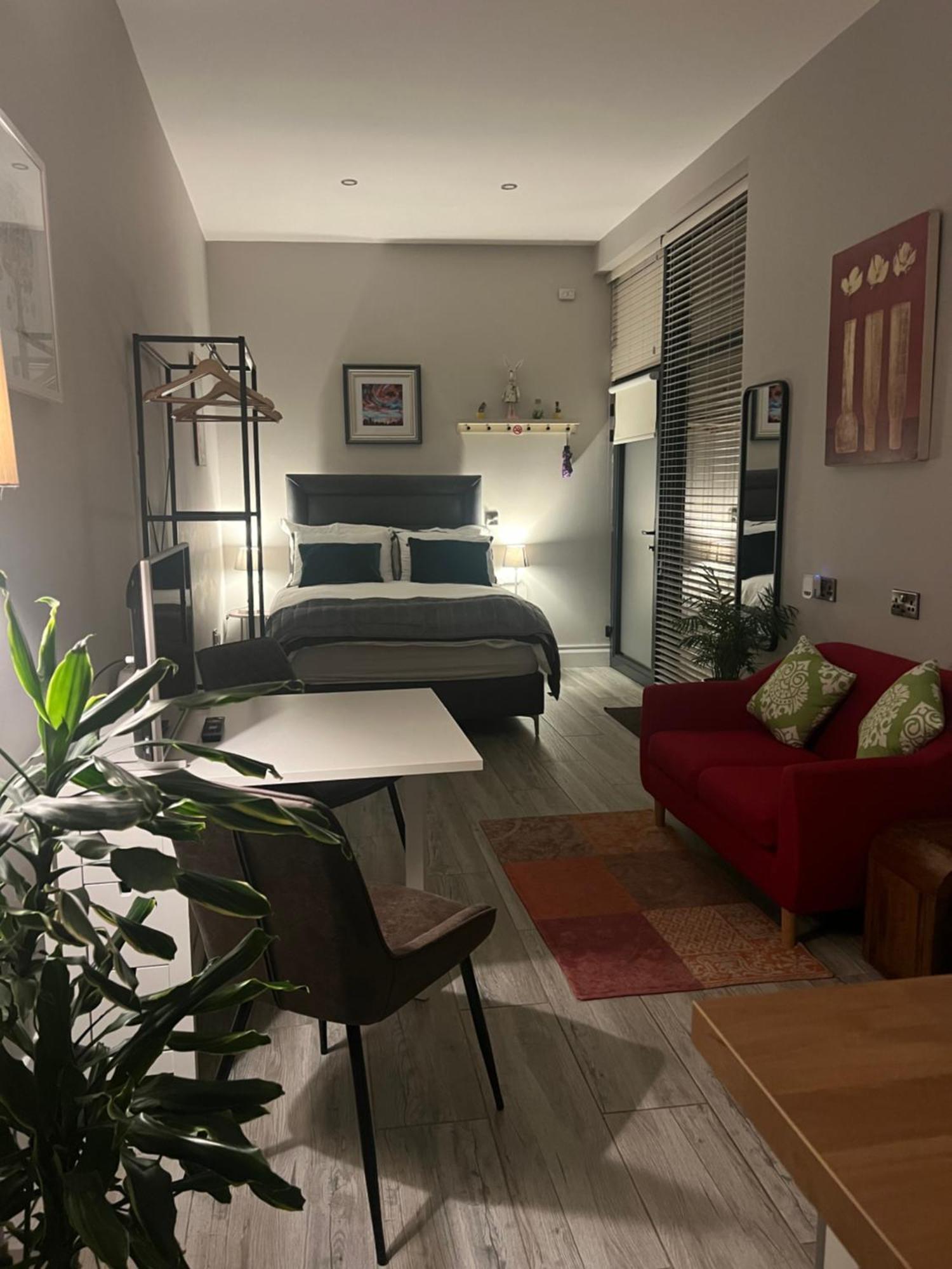 Hugo Mews Bright Studio Apartment Μπρέι Εξωτερικό φωτογραφία