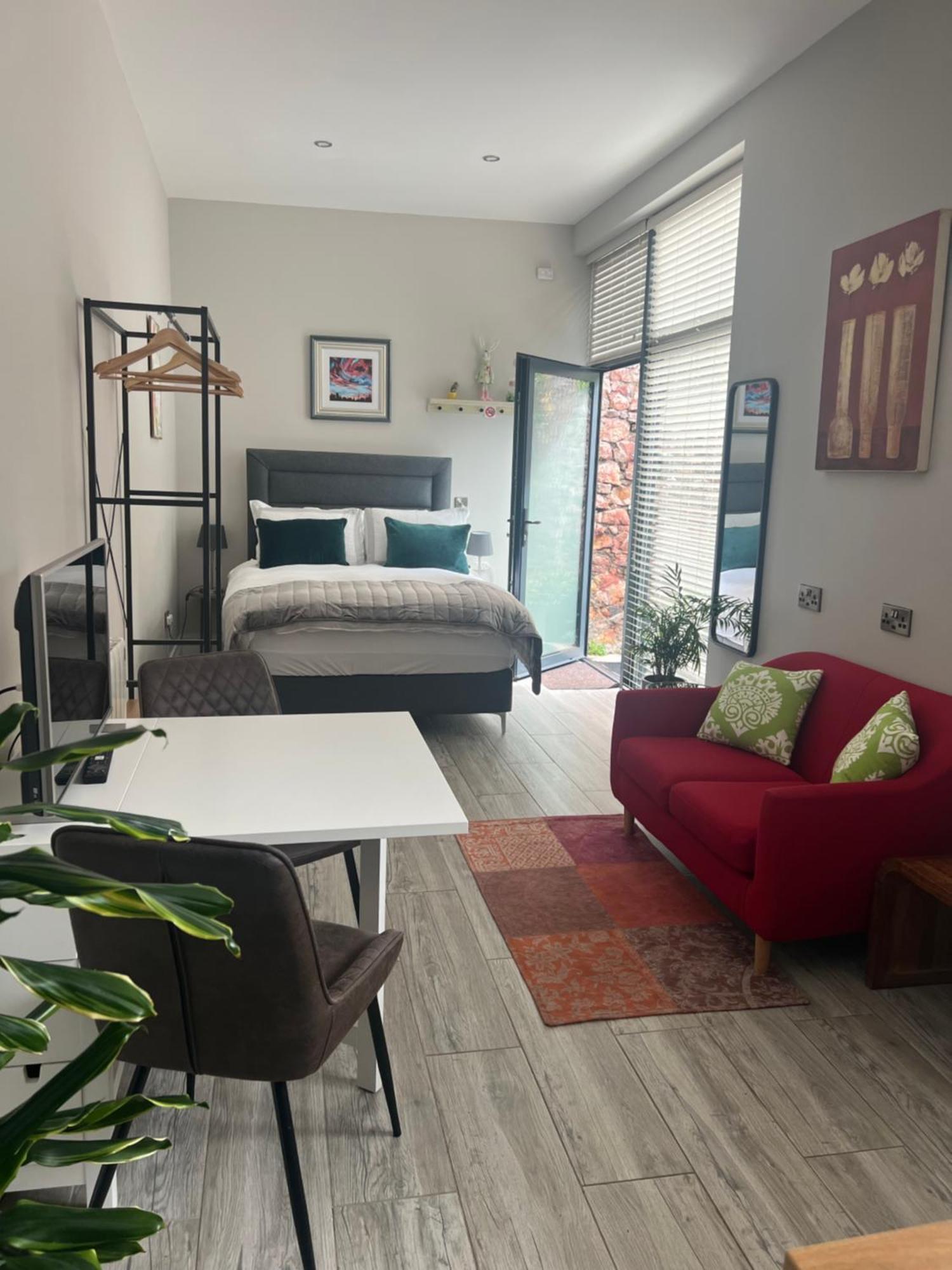 Hugo Mews Bright Studio Apartment Μπρέι Εξωτερικό φωτογραφία